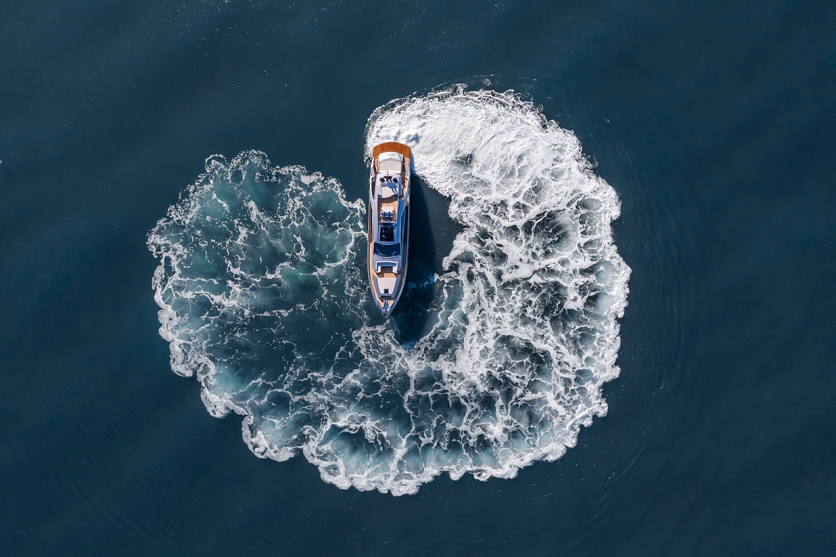 Аренда моторной яхты Pershing 8X Beyond на Балеарских островах